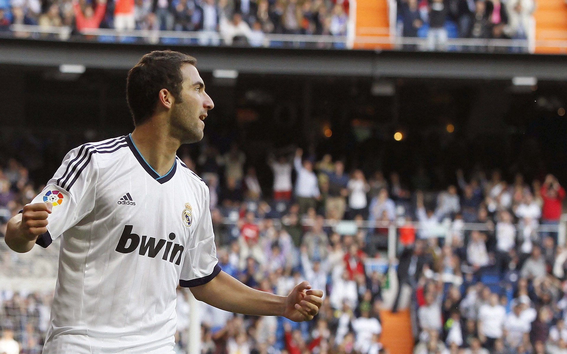 欧冠“铁血防守”：某队十场仅失三球 防线质量堪称铜墙铁壁